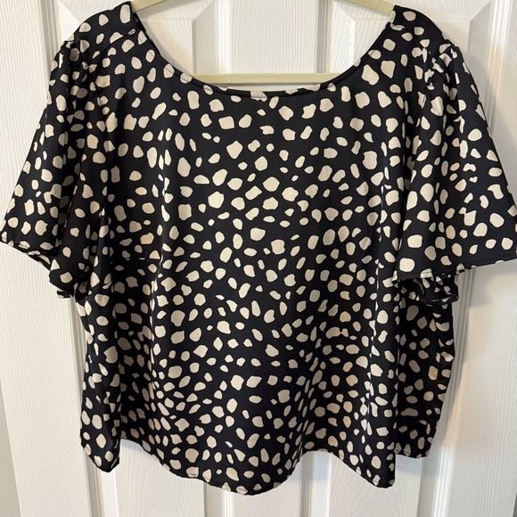 LOFT Tops - LOFT Size 20 Black & Tan Patterned Top 🖤 Cute Large Bow in Back